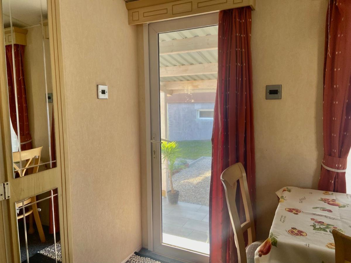 Kisvakond Vendeghaz Apartment Jeno Екстериор снимка