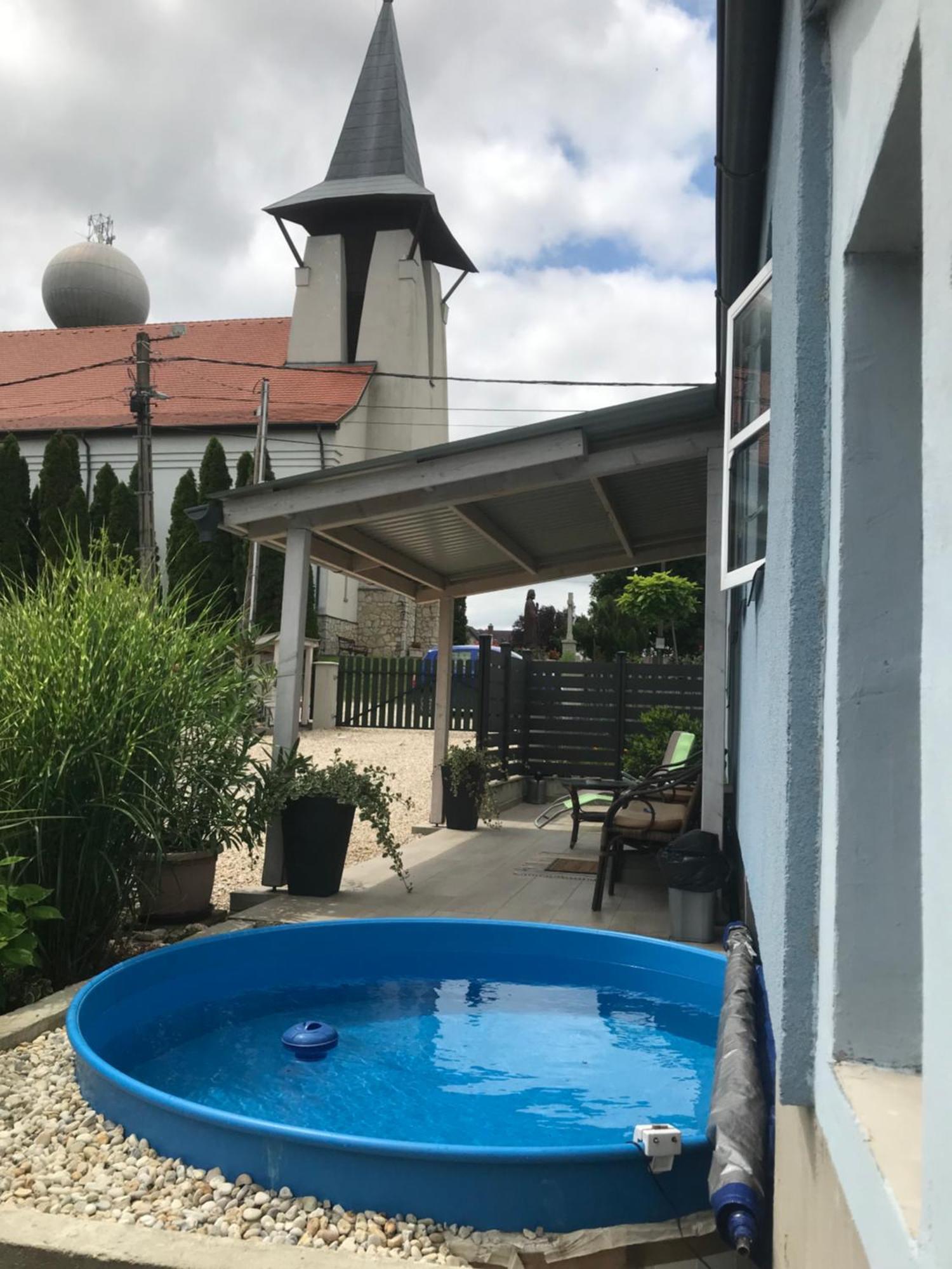 Kisvakond Vendeghaz Apartment Jeno Екстериор снимка