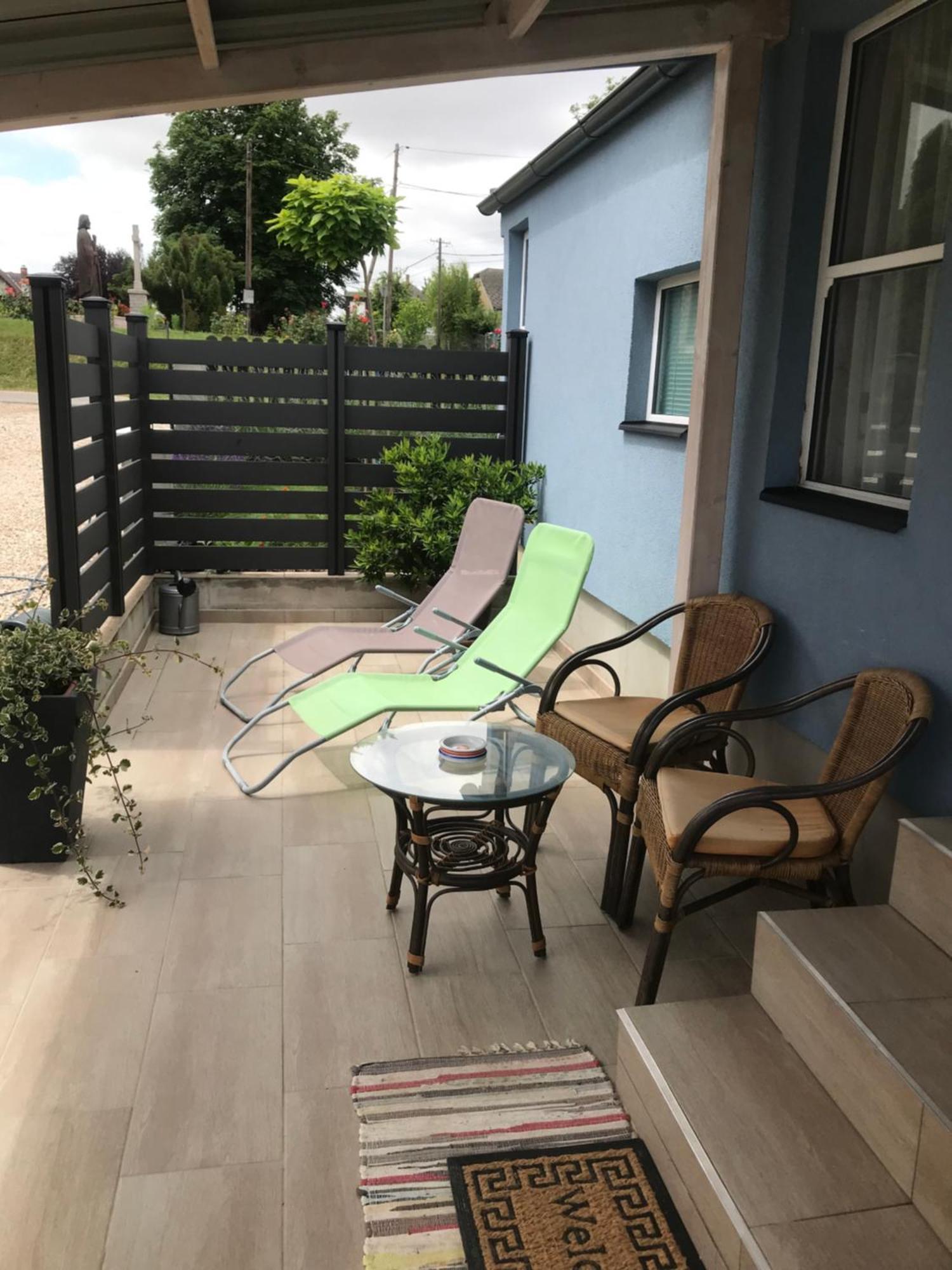 Kisvakond Vendeghaz Apartment Jeno Екстериор снимка